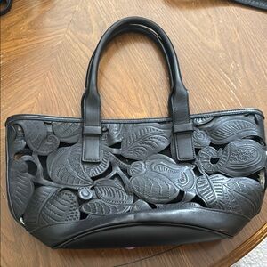 Elegant Black Leather Shoulder Bag